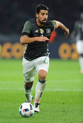 Fussball, Deutschland, Herren, DFB, Länderspiel zur Euro 2016, Olympia-Stadion Berlin: Deutschland - England 2:3; Sami Khedira (GER). Aktion, Einzelbild, Freisteller.