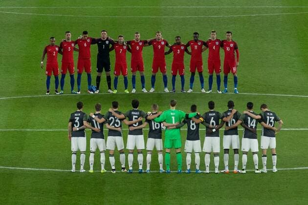 Berlin Mannschaften bei der Schweigeminute fuer die Opfer des Terroranschlages in Bruessel beim Freundschaftsspiel Deutschland vs England am 26.03.2016, Copyright: Schülerx xEibner-Pressefoto EP_jse