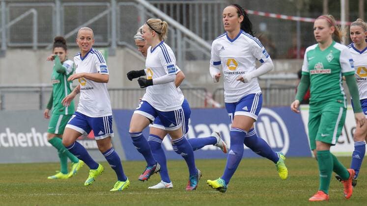 Mandy Islacker (Frankfurt, 17, links) freut sich über ihr Tor zum 1:0, Jubel, Torjubel, Torerfolg, celebrate the goal, goal, celebration, Jubel ueber das Tor, optimistisch, Action, Aktion, Fussball, Allianz Frauen-Bundesliga, 1. FFC Frankfurt - SV Werder Bremen, xozx