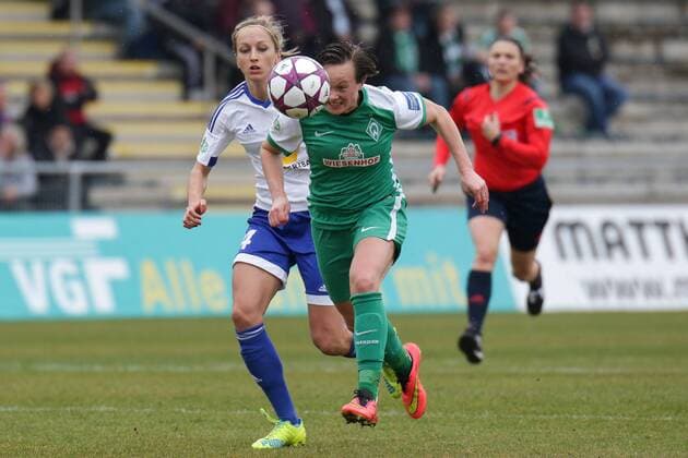 v.li.: Kathrin-Julia Hendrich (Kathi Hendrich, Frankfurt, 4), Maren Wallenhorst (Bremen, 25), Zweikampf, Duell, duel, tackle, Dynamik, Action, Aktion, Fussball, Allianz Frauen-Bundesliga, 1. FFC Frankfurt - SV Werder Bremen, xozx
