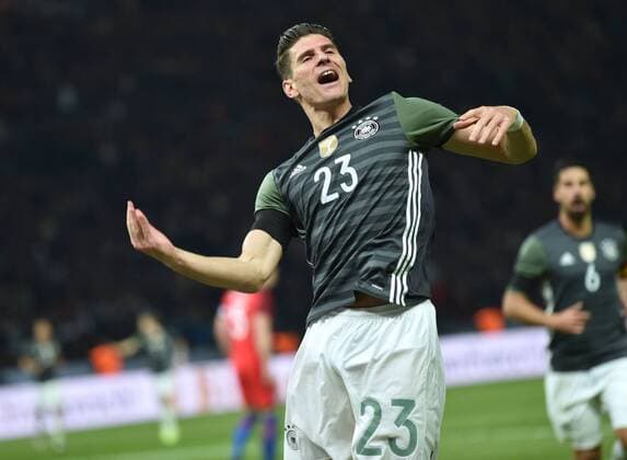 26.03.2016, Fussball Laenderspiel in Berlin, Deutschland - England 2:3, Jubel Mario Gomez (Deutschland)