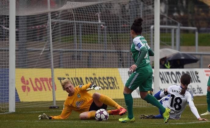 27.03.2016, xjhx, Fussball 1.Bundesliga Damen, 1.FFC Frankfurt - SV Werder Bremen, emspor, v.l. Anna Bockhorst (SV Werder Bremen Damen), Manjou Wilde (SV Werder Bremen Damen), Kerstin Garefrekes (1.FFC Frankfurt)