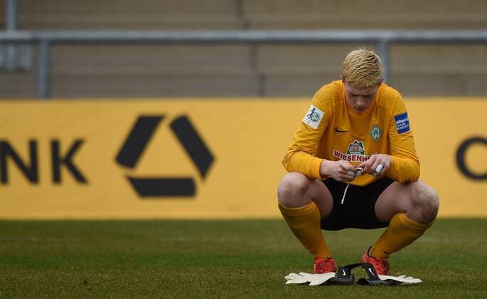 27.03.2016, xjhx, Fussball 1.Bundesliga Damen, 1.FFC Frankfurt - SV Werder Bremen, emspor, v.l. Anna Bockhorst (SV Werder Bremen Damen) enttaeuscht, enttaeuscht schauend, dissapointed