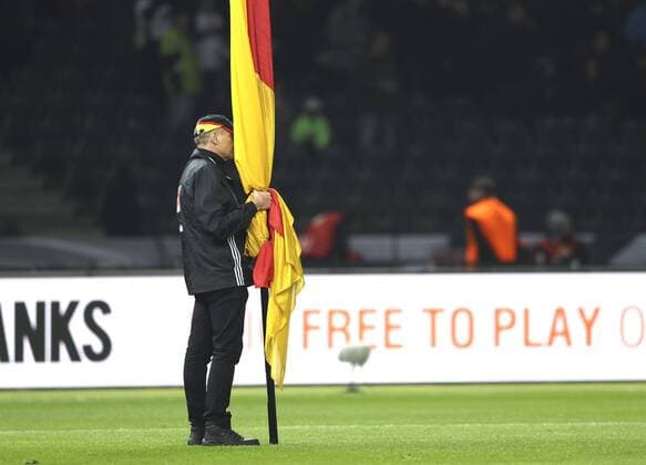 Foto : Fans und Fahne free to play Fussball Länderspiel am Sa. 26.03.2016 Deutschland - England