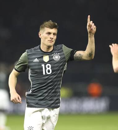 Foto : Torjubel Toni Kroos ( Deutschland ) , er trifft zum 1-0 Fussball Länderspiel am Sa. 26.03.2016 Deutschland - England