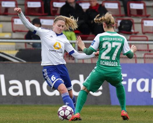 v.li.: Saskia Matheis (Frankfurt, 6), Meggie Schröder (Meggie Schroeder, Bremen, 27), Zweikampf, Duell, duel, tackle, Dynamik, Action, Aktion, Fussball, Allianz Frauen-Bundesliga, 1. FFC Frankfurt - SV Werder Bremen, xozx