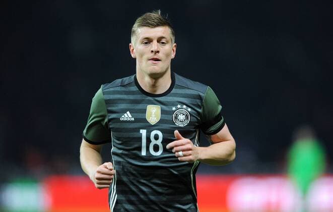 Fussball, Deutschland, Herren, DFB, Länderspiel zur Euro 2016, Olympia-Stadion Berlin: Deutschland - England 2:3; Toni Kroos (GER). Aktion, Einzelbild.