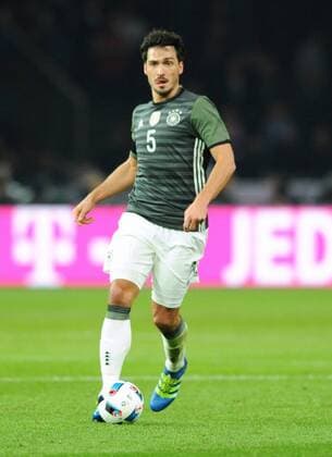 Fussball, Deutschland, Herren, DFB, Länderspiel zur Euro 2016, Olympia-Stadion Berlin: Deutschland - England 2:3; Mats Hummels (GER). Aktion, Einzelbild, Freisteller.