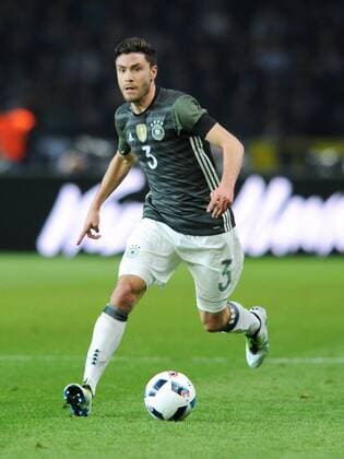 Fussball, Deutschland, Herren, DFB, Länderspiel zur Euro 2016, Olympia-Stadion Berlin: Deutschland - England 2:3; Jonas Hector (GER). Aktion, Einzelbild, Freisteller.