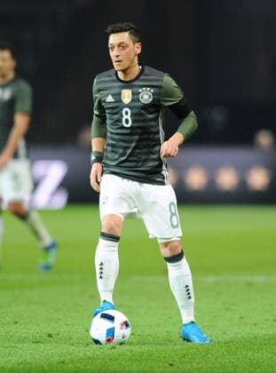 Fussball, Deutschland, Herren, DFB, Länderspiel zur Euro 2016, Olympia-Stadion Berlin: Deutschland - England 2:3; Mesut Özil (GER). Aktion, Einzelbild.