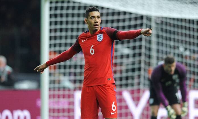 Fussball, Deutschland, Herren, DFB, Länderspiel zur Euro 2016, Olympia-Stadion Berlin: Deutschland - England 2:3; Chris Smalling (ENG). Aktion, Einzelbild.