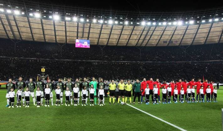Fussball, Fussball, Testspiel, Freundschaftsspiel, Saison 2015 2015 Herren, Deutschland, 26.03.2016 deutsche Nationalmannschaft, Deutschland - England 2-3, v.l. beide teams bei Hymne,
