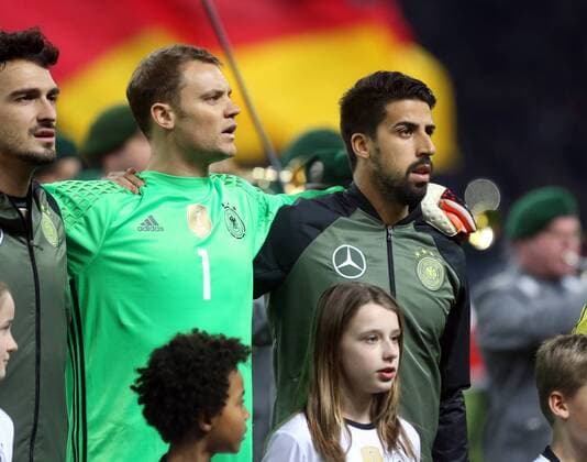 Deutschland - England Deutschland, Berlin, 26.03.2016, Fussball, FIFA, Länderspiel, Deutschland DFB - England (2:3): v.l. Mats Hummels, Manuel Neuer, Sami Khedira (alle Deutschland).