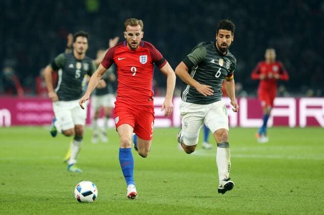 Deutschland - England Deutschland, Berlin, 26.03.2016, Fussball, FIFA, Länderspiel, Deutschland DFB - England (2:3): v.l. Harry Kane (England), Sami Khedira (Deutschland).