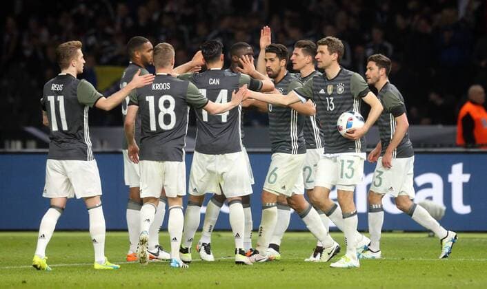 Deutschland - England Deutschland, Berlin, 26.03.2016, Fussball, FIFA, Länderspiel, Deutschland DFB - England (2:3): Deutschland Spieler Jubel Tor 2:0 Gomez.