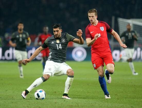 Deutschland - England Deutschland, Berlin, 26.03.2016, Fussball, FIFA, Länderspiel, Deutschland DFB - England (2:3): v.l. Emre Can (Deutschland), Eric Dier (England).