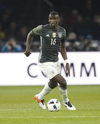 Antonio Rüdiger (GER) . Einzelaktion am Ball . Deutschland -England . Fussball-Länderspiel 2016, Freundschaftsspiel . Berlin, GER, 26.03.2016 ,