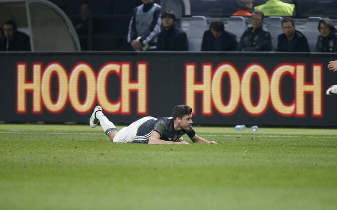 Jonas Hector (GER) am Boden . Deutschland -England . Fussball-Länderspiel 2016, Freundschaftsspiel . Berlin, GER, 26.03.2016 ,