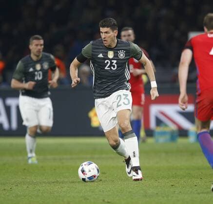 Mario Gomez (GER) . Einzelaktion am Ball . Deutschland -England . Fussball-Länderspiel 2016, Freundschaftsspiel . Berlin, GER, 26.03.2016 ,