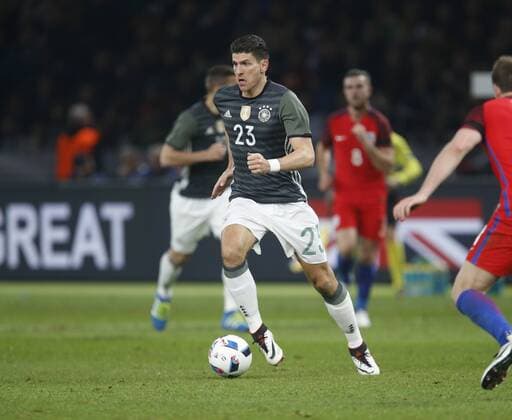 Mario Gomez (GER) . Einzelaktion am Ball . Deutschland -England . Fussball-Länderspiel 2016, Freundschaftsspiel . Berlin, GER, 26.03.2016 ,