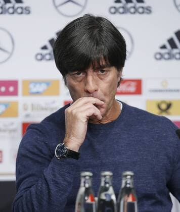 Bundestrainer Joachim Jogi Löw (GER) während der Pressekonferenz nach dem Spiel . Deutschland -England . Fussball-Länderspiel 2016, Freundschaftsspiel . Berlin, GER, 26.03.2016 ,