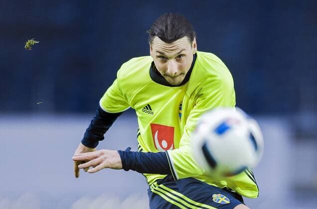 160327 Zlatan Ibrahimovic under Sveriges fotbollslandslags träning den 27 mars 2016 i Stockholm.  Copyright: JOELxMARKLUND BB160327JM023