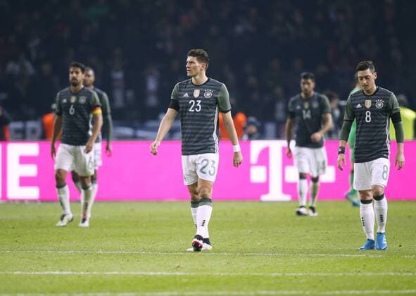 Fußball, Länderspiel, Deutschland - England GOMEZ Mario Team Deutschland DFB Fussball Laenderspiel Deutschland-England 2 : 3 am 26.03.2016 in Berlin 