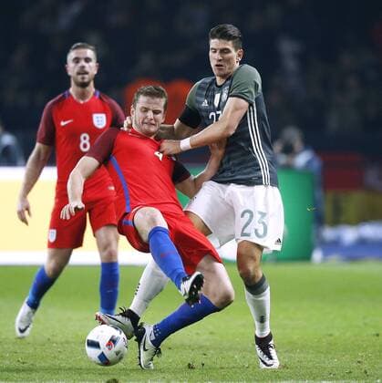 Fußball, Länderspiel, Deutschland - England GOMEZ Mario Team Deutschland mit DIER Eric DFB Fussball Laenderspiel Deutschland-England 2 : 3 am 26.03.2016 in Berlin 