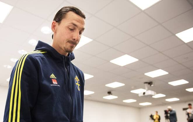 Fußball, Zlatan Ibrahimovic - PK Nationalteam Schweden 160327 Zlatan Ibrahimovic under en presskonferens efter Sveriges fotbollslandslags träning den 27 mars 2016 i Stockholm.  Copyright: JOELxMARKLUND BB160327JM032