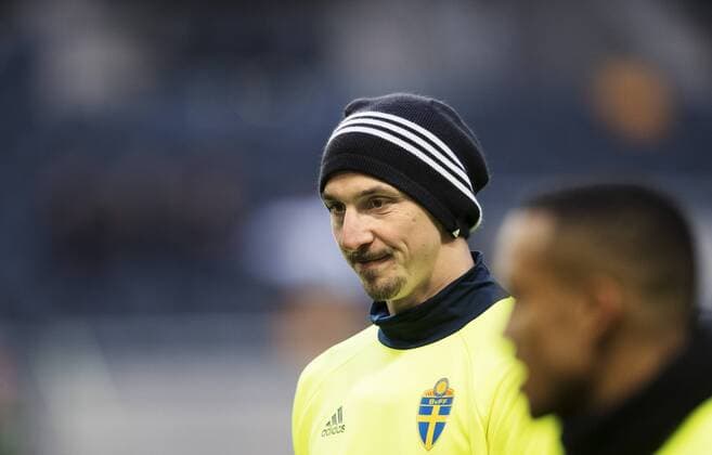160327 Zlatan Ibrahimovic under Sveriges fotbollslandslags träning den 27 mars 2016 i Stockholm.  Copyright: JOELxMARKLUND BB160327JM063
