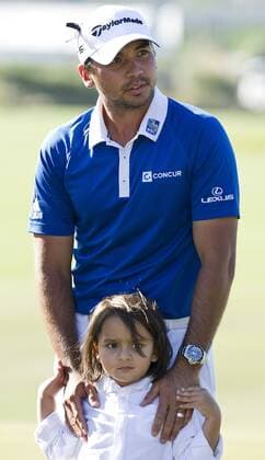 March 27, 2016: Jason Day celebrates his finals match win with his son Dash at the World Golf Championships-Dell Match Play Round at the Austin Country Club. Austin, Texas. PGA Golf Herren 2016: World Golf Championships MAR 27 - ZUMAc04_