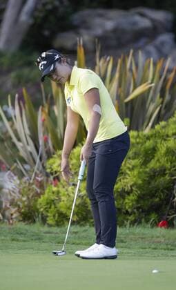 March 27, 2016: Lydia Ko sinks a birdie putt on the 18th green during the final round of the Kia Classic at Aviara Golf Club in Carlsbad, California. Lydia Ko wins by 19 under for the tournament. LPGA Golf Damen 2016: Kia Classic MAR 27 - ZUMAc04_