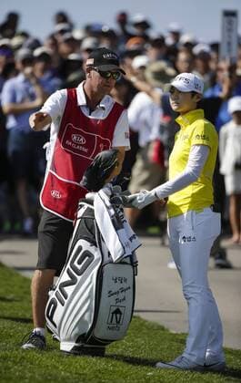 March 27, 2016: Sung Hyun Park talks with her caddie after a rules official assists with the spotting of her ball during the final round of the Kia Classic at Aviara Golf Club in Carlsbad, California. Lydia Ko wins by 19 under for the tournament. LPGA Golf Damen 2016: Kia Classic MAR 27 - ZUMAc04_