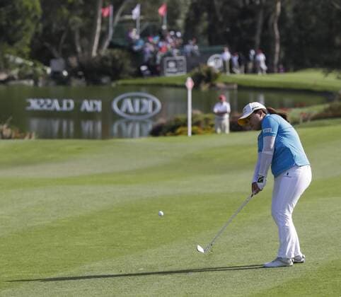March 27, 2016: Inbee Park takes her second shot on the 12th hole during the final round of the Kia Classic at Aviara Golf Club in Carlsbad, California. Lydia Ko wins by 19 under for the tournament. LPGA Golf Damen 2016: Kia Classic MAR 27 - ZUMAc04_