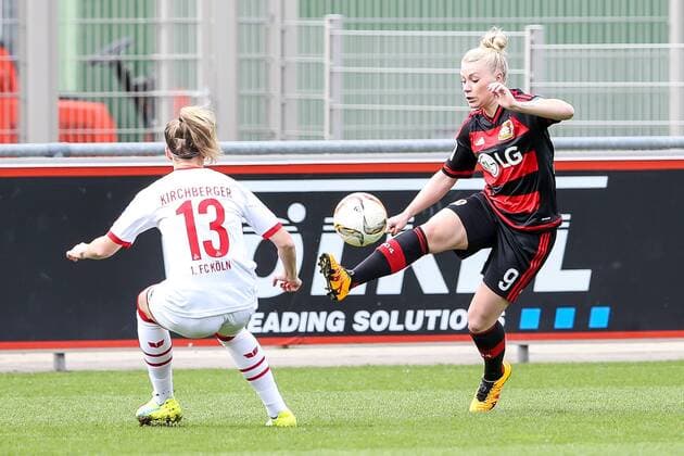 Leverkusen vl. Virginia Kirchberger (Koeln, 13), Merle Barth (Leverkusen, 9) , Bayer 04 Leverkusen - 1. FC Koeln, Fussball, Damen, Frauen, Allianz Frauen-Bundesliga, Spieltag 17, 27.03.2016 Copyright: Horn Eibner-Pressefoto EP_BHN
