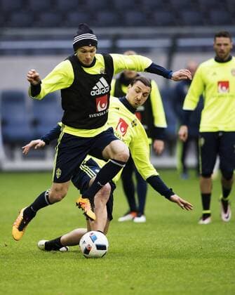 160328 Albin Ekdal, Zlatan Ibrahimovic - Training Nationalteam Schweden, 28.03.2016 in Stockholm.  Copyright: JOELxMARKLUND BB160328JM015