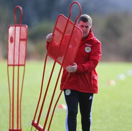 FuÃŸball, Training Nationalteam Schottland 28.03.2016. Mar Hall, Glasgow, Scotland. International Football Scotland Training and Media Event ahead of their game versus Denmark on 29th March. Mark McGhee sets up training for Scotland xGeorgariouxVagelisx  ActionPlus11723020