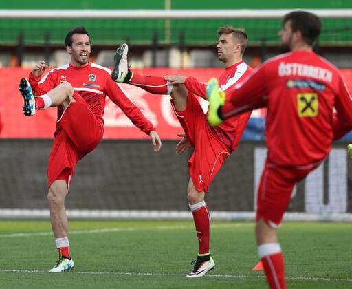 Fußball, Training Nationalteam Österreich SOCCER - AUT vs TUR, test match, preview VIENNA,AUSTRIA,28.MAR.16 - SOCCER - OEFB international match Länderspiel Austria vs Turkey, friendly match, preview, training team AUT. Image shows Christian Fuchs and Lukas Hinterseer (AUT). Picture shot with a Canon EOS-1D X Mark II sample. GEPAxpictures xChristianxOrt