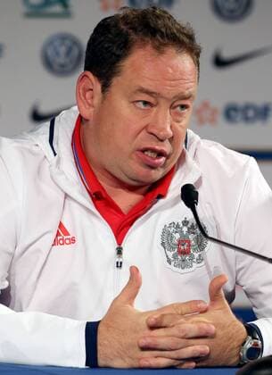 PARIS, FRANCE. MARCH 28, 2016. Russia s head coach Leonid Slutsky speaks at a news conference before a training session of the Russian national team Nationalteam at the Stad de France Stadium, ahead a football friendly against France. Alexander Demianchuk TASS  TS01DC67