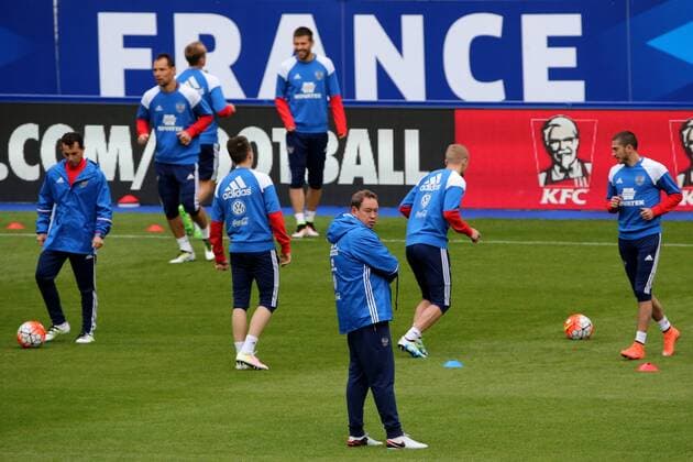 PARIS, FRANCE. MARCH 28, 2016. Players in a training session of the Russian national team Nationalteam at the Stad de France Stadium, for a warm-up football friendly against France before Euro 2016. Alexander Demianchuk TASS  TS01DC5B