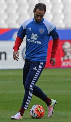 PARIS, FRANCE. MARCH 28, 2016. Player Roman Shirokov handles the ball in a training session of the Russian national team Nationalteam at the Stad de France Stadium, for a warm-up football friendly against France before Euro 2016. Alexander Demianchuk TASS  TS01DC5C