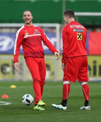 SOCCER - AUT vs TUR, test match, preview VIENNA,AUSTRIA,28.MAR.16 - SOCCER - OEFB international match Länderspiel Austria vs Turkey, friendly match, preview, training team AUT. Image shows Marko Arnautovic and Kevin Wimmer (AUT). Picture shot with a Canon EOS-1D X Mark II sample. GEPAxpictures xChristianxOrt