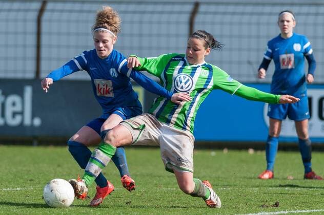 v.li.: Nele Schomaker (SV Meppen, 7) im Zweikampf mit Jasmin Sehan (VfL Wolfsburg II, 20), Fussball, 2. Frauen-Bundesliga Nord, SV Meppen - VfL Wolfsburg II, xobx