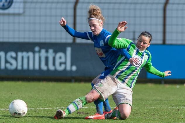 v.li.: Nele Schomaker (SV Meppen, 7) im Zweikampf mit Jasmin Sehan (VfL Wolfsburg II, 20), Fussball, 2. Frauen-Bundesliga Nord, SV Meppen - VfL Wolfsburg II, xobx