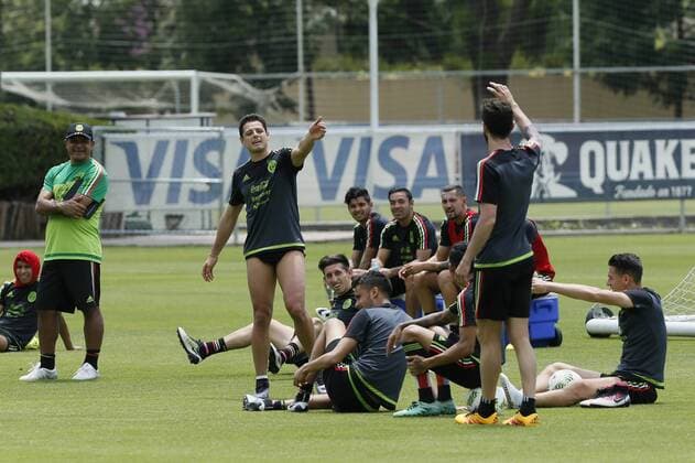 Fußball, Training Nationalteam Mexiko Mexican national soccer team players participate in a training session in Mexico City, Mexico, 28 March 2016, prior to tomorrow s Russia 2018 qualifying match before Canada. EFE Jose Mendez MEXICAN NATIONAL SOCCER TEAM TRAINING SESSION !ACHTUNG: NUR REDAKTIONELLE NUTZUNG!  CDM001 20160328-635947997040420016
