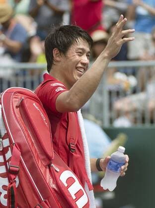 Nishikori powers into 4th round at Miami Open Kei Nishikori of Japan acknowledges the crowd after beating Alexandr Dolgopolov of Ukraine 6-2, 6-2 to advance to the fourth-round match of the Miami Open tennis tournament in Miami, Florida, on March 28, 2016. 