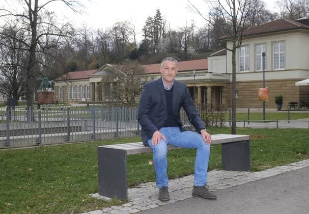 Fußball, Fotoshooting Jürgen Kramny - VfB Stuttgart Fußball Bundesliga VfB Stuttgart , Trainer Jürgen Kramny in Bad Cannstatt