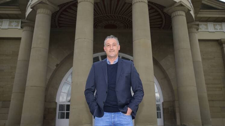 Fußball, Fotoshooting Jürgen Kramny - VfB Stuttgart Fußball Bundesliga VfB Stuttgart , Trainer Jürgen Kramny in Bad Cannstatt
