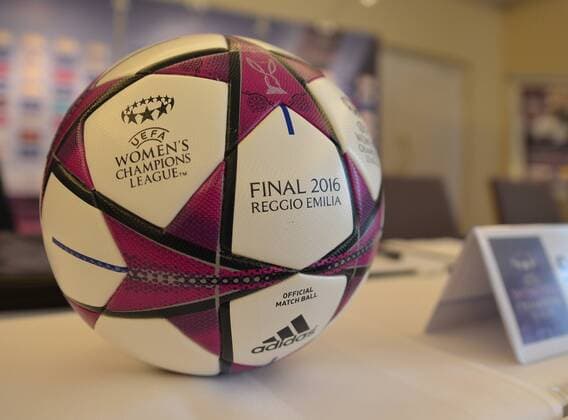 29.03.2016, xmhx, Fussball UEFA WomenÕs Champions League, 1.FFC Frankfurt - FC Rosengard, emspor, v.l. Ball der UEFA Womens Champions League