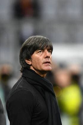 vor dem Spiel: Nationaltrainer Trainer Coach Joachim Jogi Löw (GER) Blick nach oben DFB Länderspiel Nationalteam Deutschland gegen Italien Freundschaftsspiel Fußball Herren GER vs ITA Allianz Arena München 29.03.2016 DFB Länderspiel Nationalteam Deutschland gegen Italien